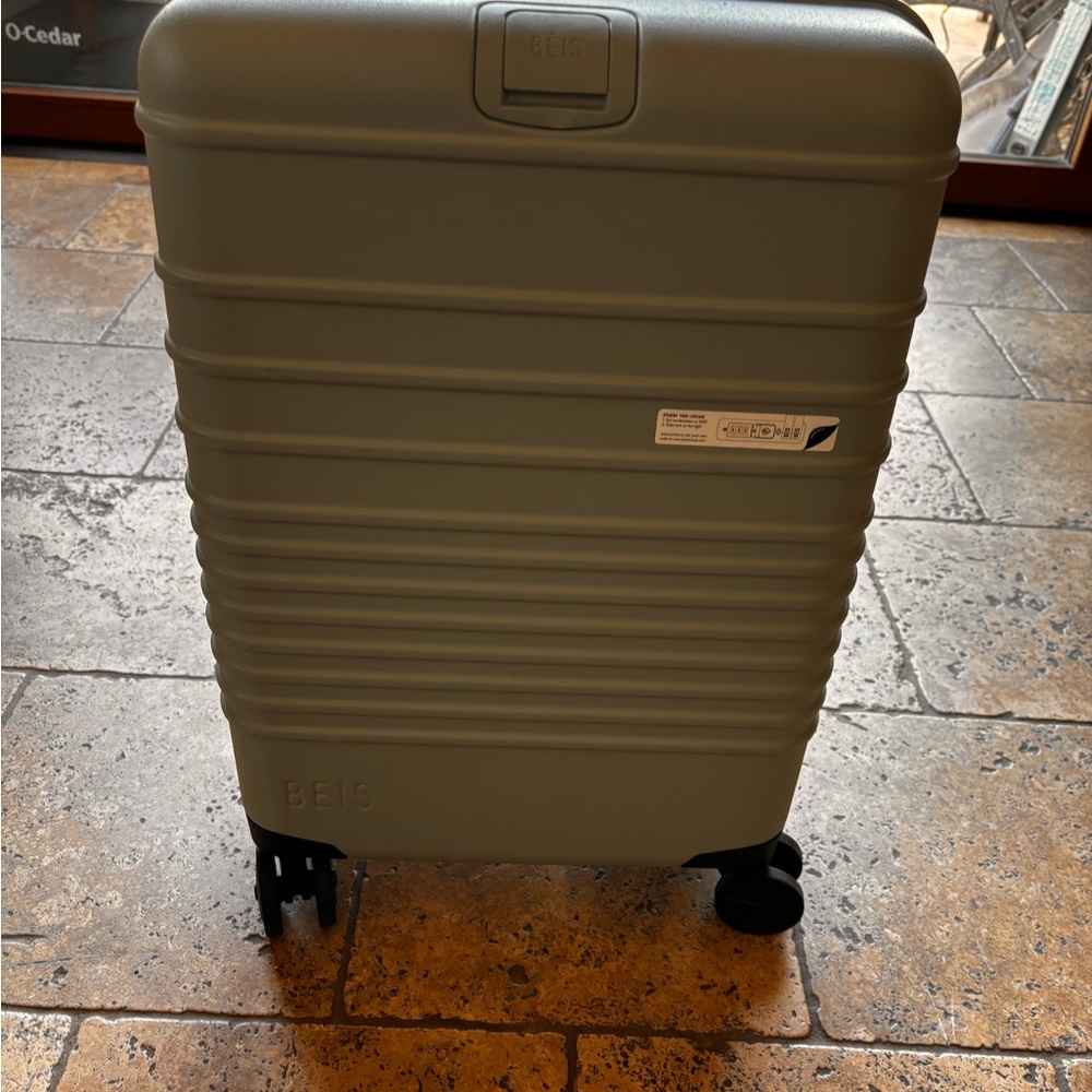 Beis slate carry on
